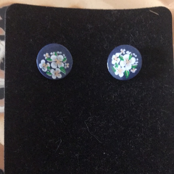 Handmade Upcycled Button Flower Earrings Blue White Daisies - Picture 2 of 3